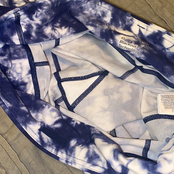 Like New GapFit Blackout High Rise Bike Shorts - Picture 9 of 9